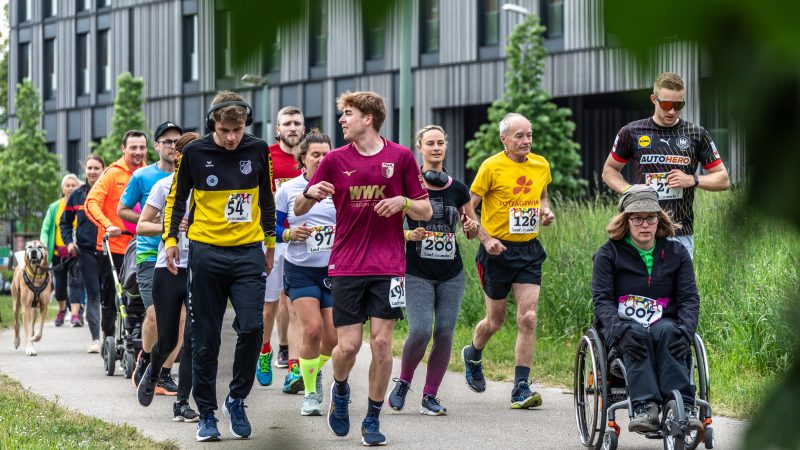 Erneuter Teilnahmerekord bei Lauf einsmehr