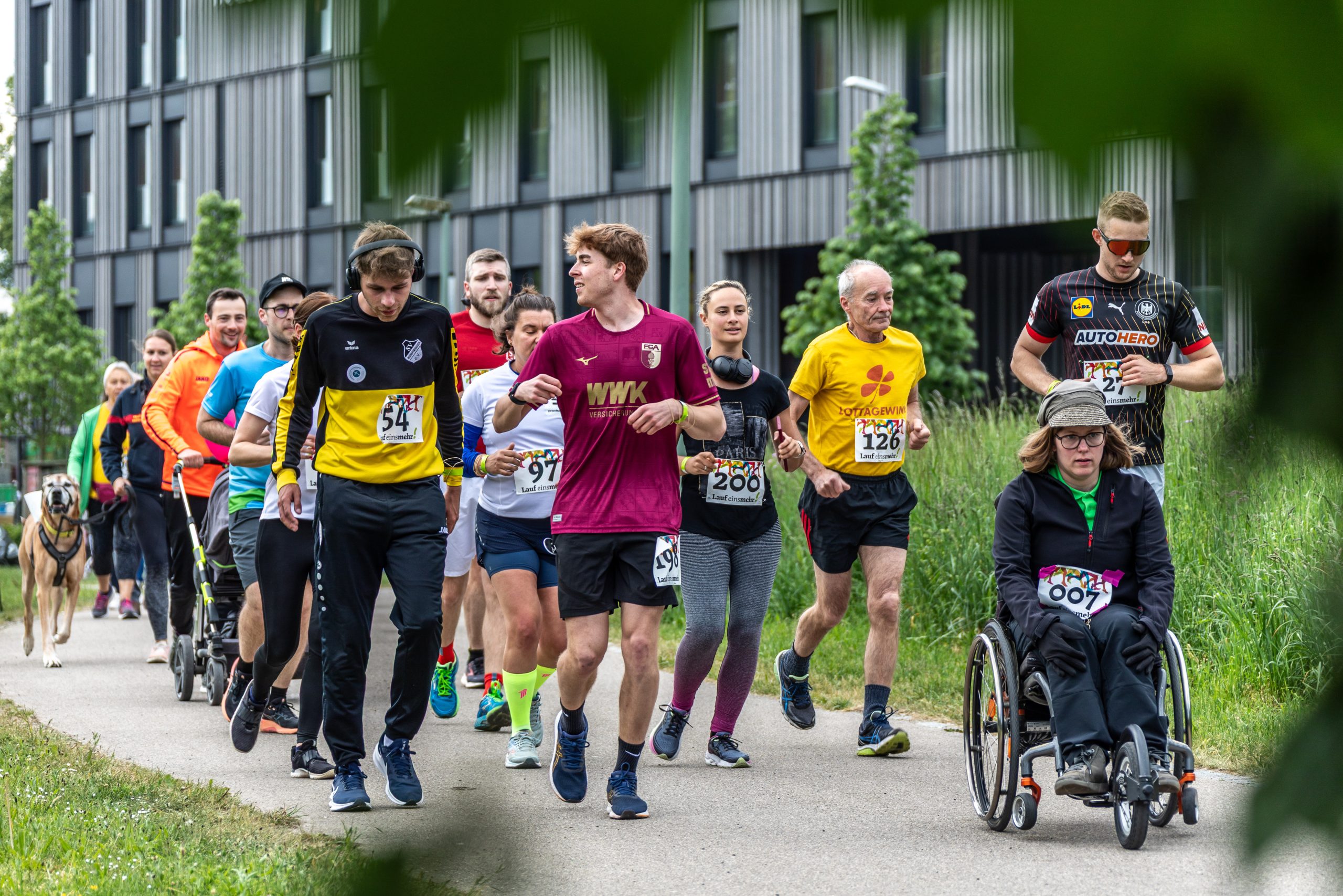 Erneuter Teilnahmerekord bei Lauf einsmehr