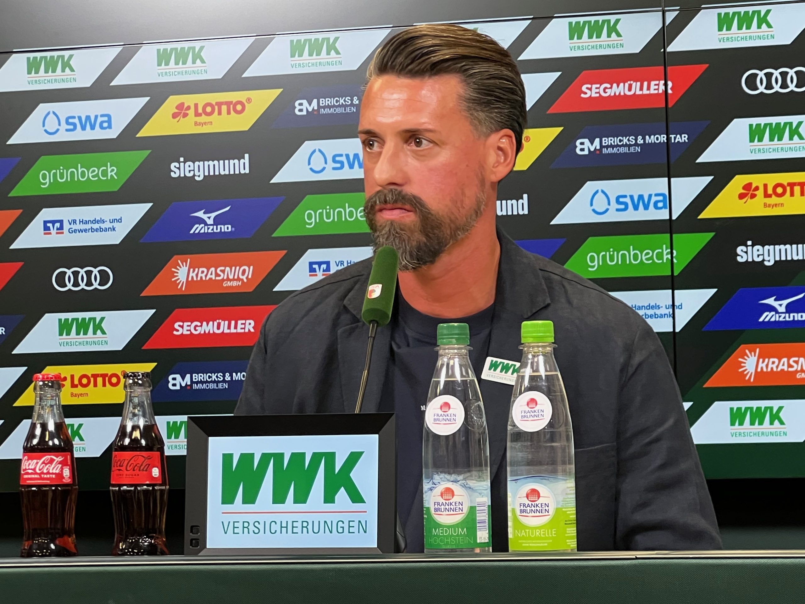 Der neue FCA-Trainer Sandro Wagner stellt sich vor und startet mit einem Traumeinstand