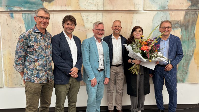 Künstlerin Gülbin Ünlü von Kulturreferent Enninger mit „Zeitsicht Art Award 2024“ ausgezeichnet