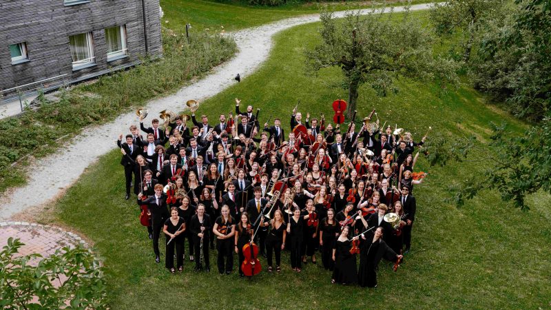 Herbstkonzert des Schwäbischen Jugendsinfonieorchesters bringt „Menschlichkeit“ auf die Bühne