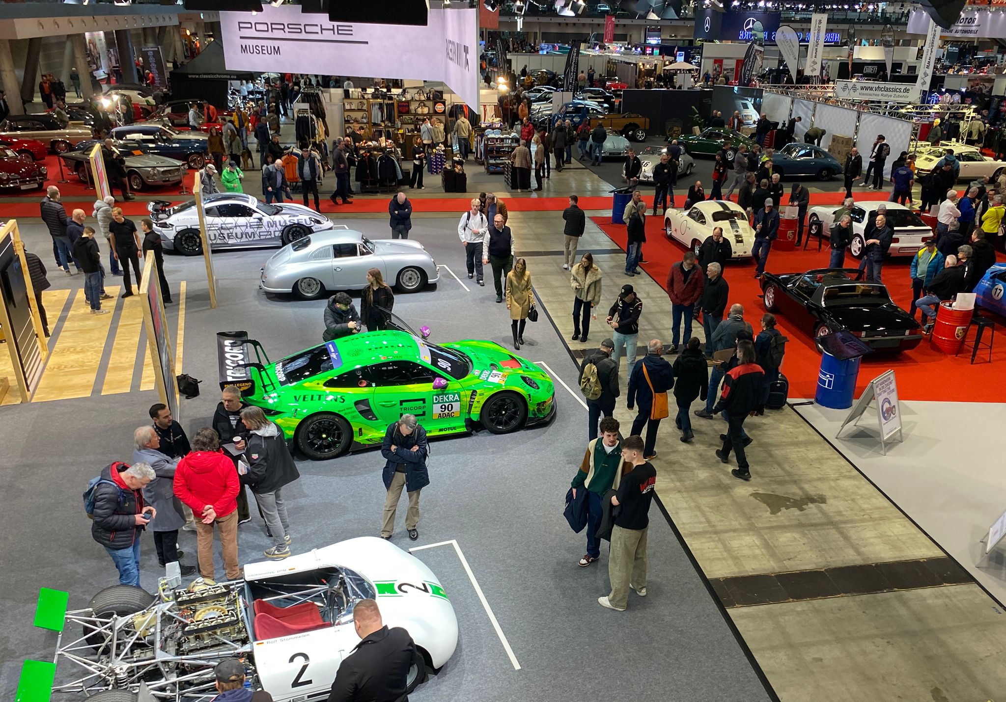 25 Jahre Automobilgeschichte: Retro Classics feiert Jubiläum in Stuttgart