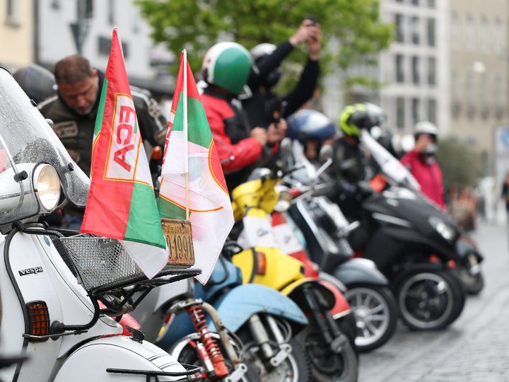 Augsburg rollt wieder: Classic Roller Corso zum Frankfurt-Spiel