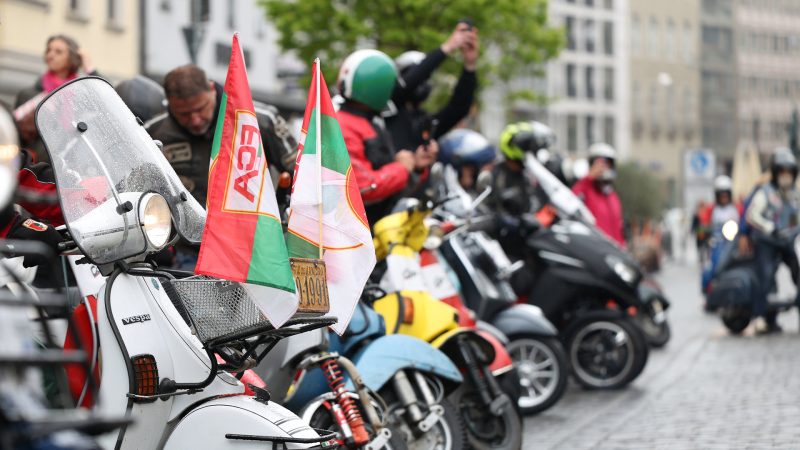 Augsburg rollt wieder: Classic Roller Corso zum Frankfurt-Spiel