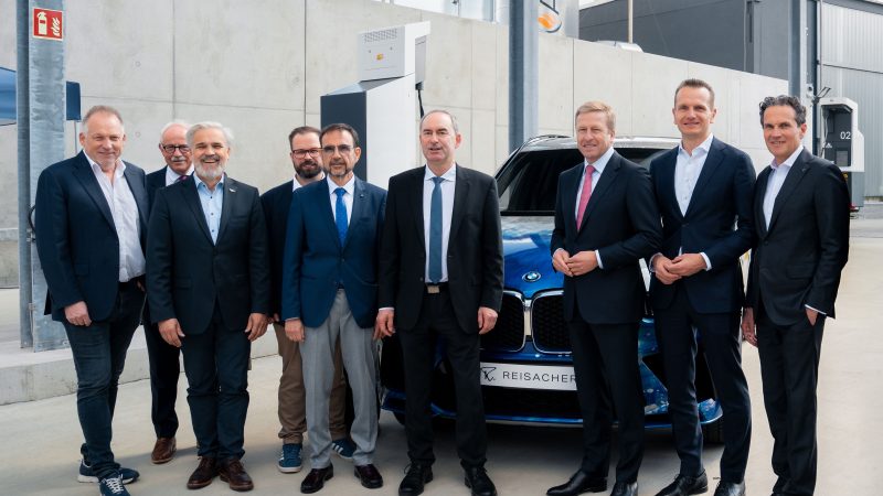 Regionale Unternehmen gestalten Zukunft: Wasserstofftankstelle am Flughafen Memmingen eröffnet