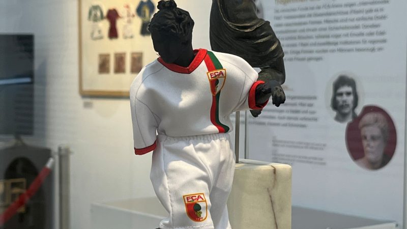 Eintritt frei zur WM:  Mit Fußball-Trikot zu „Römer am Elfmeterpunkt“