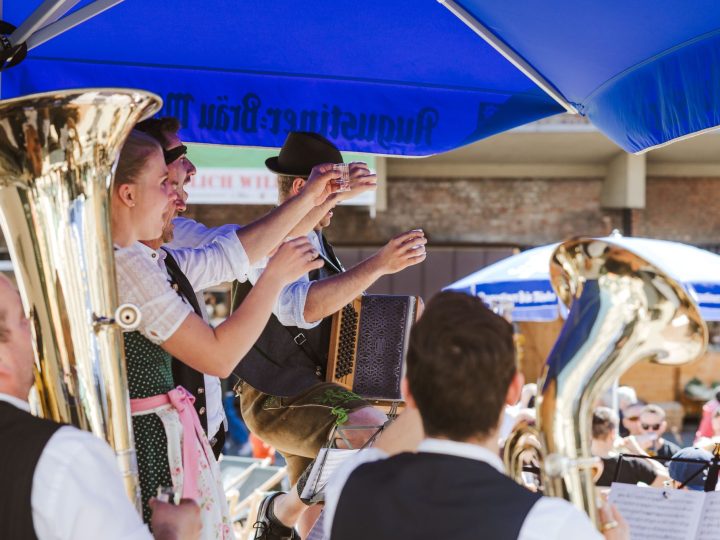 Spargel, Musik und Maibock: Der Augsburger Stadtmarkt feiert Maifest