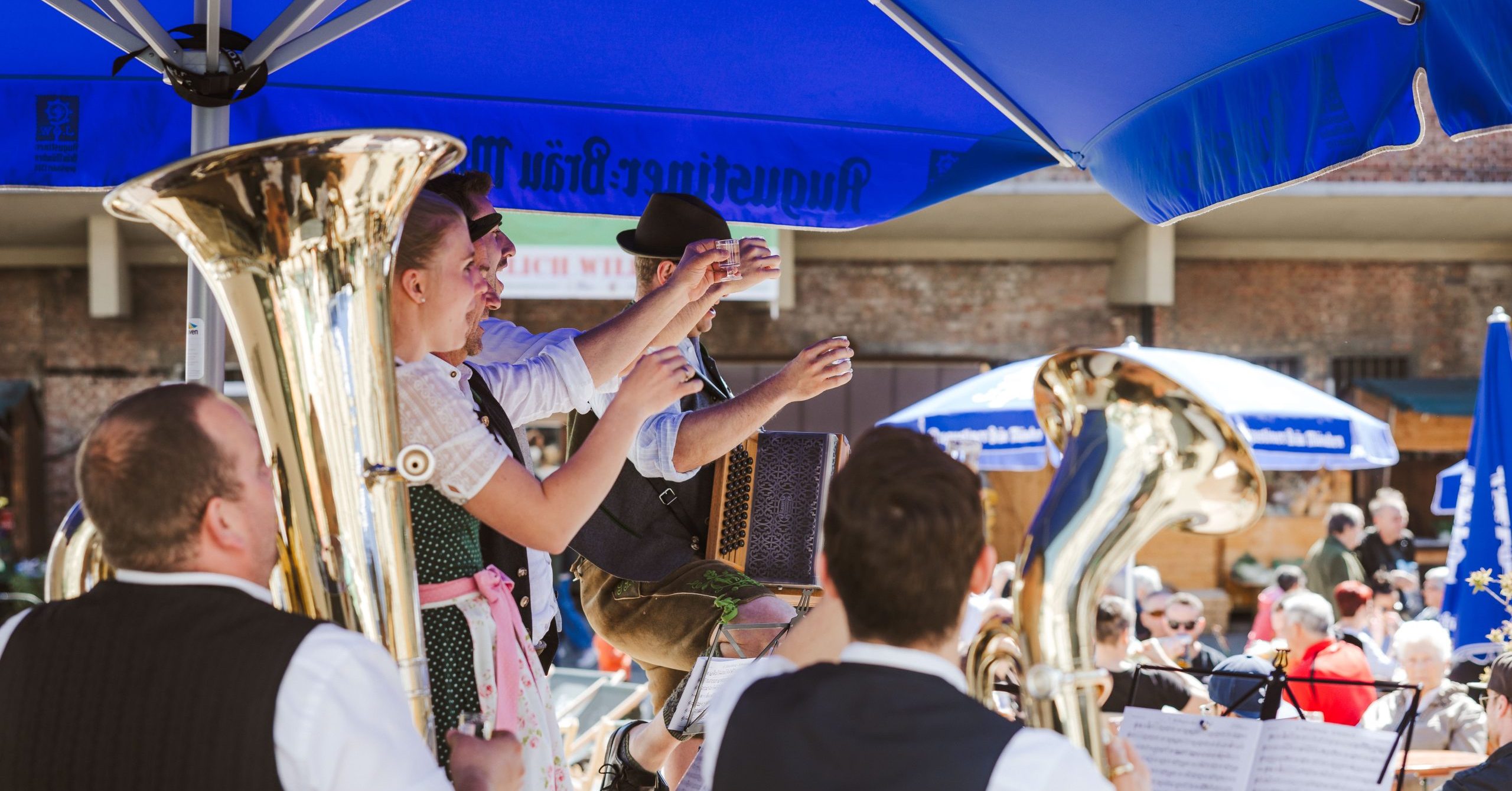Spargel, Musik und Maibock: Der Augsburger Stadtmarkt feiert Maifest