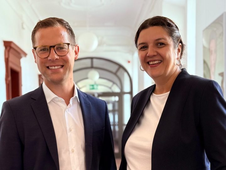 Das Team hinter der Stadtspitze steht