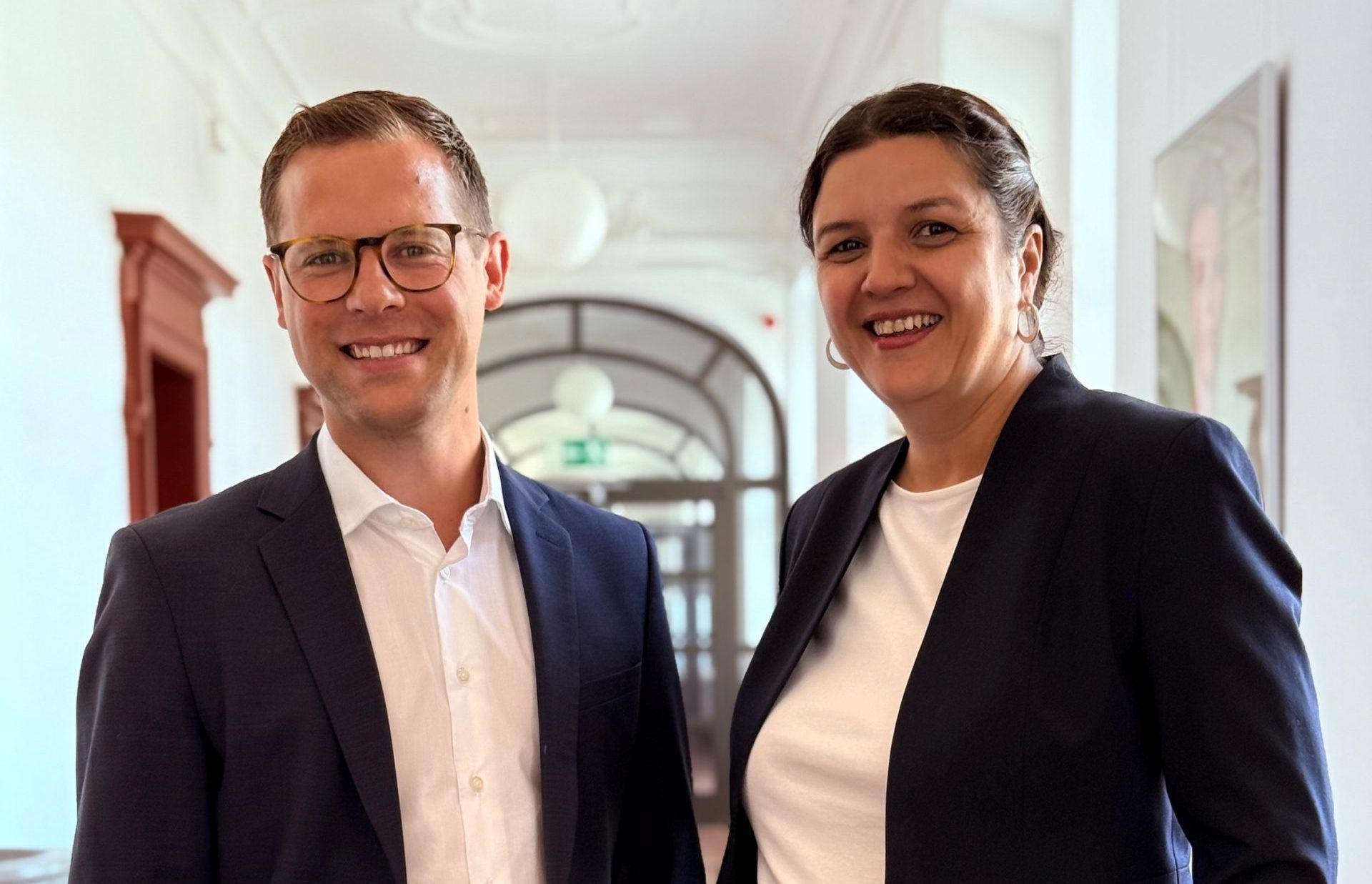 Das Team hinter der Stadtspitze steht